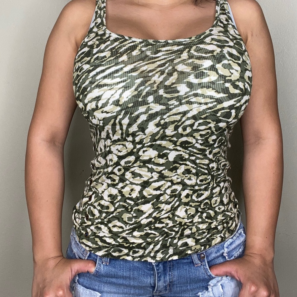 Guess top